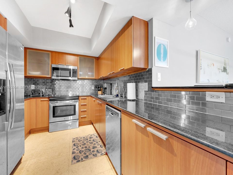 For Sale: $1,200,000 (3 beds, 2 baths, 1637 Square Feet)