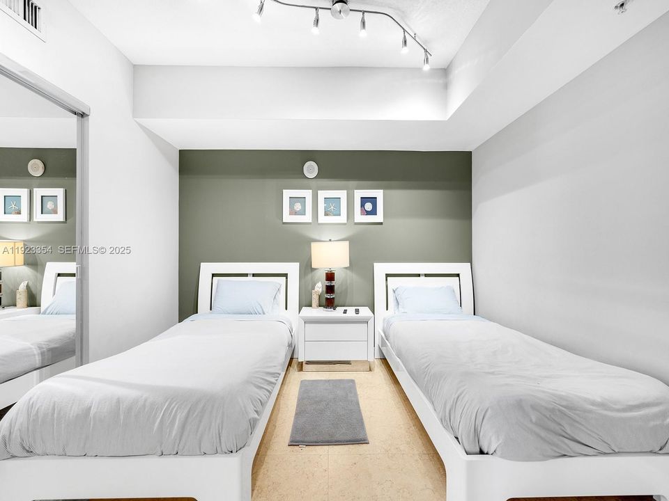 For Sale: $1,200,000 (3 beds, 2 baths, 1637 Square Feet)