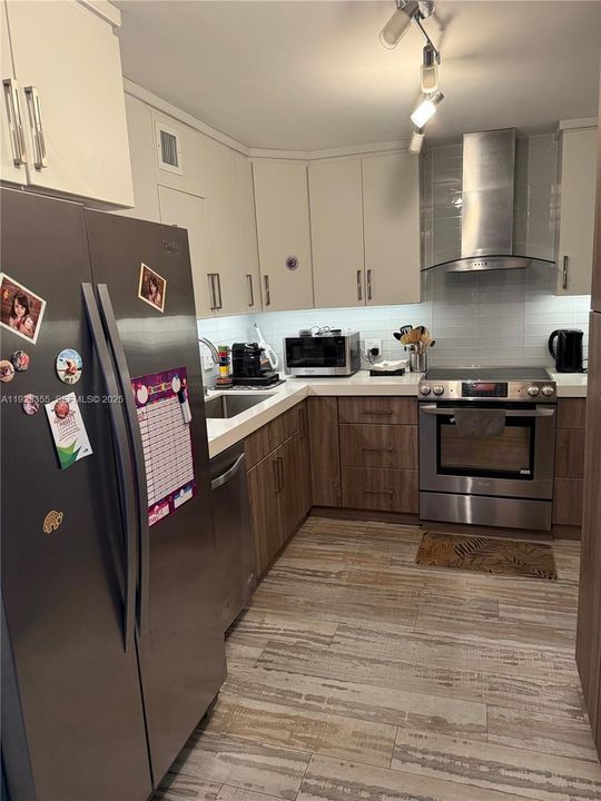 For Sale: $575,000 (2 beds, 2 baths, 1442 Square Feet)