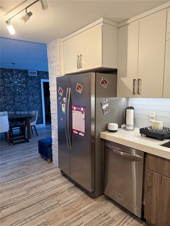 For Sale: $575,000 (2 beds, 2 baths, 1442 Square Feet)