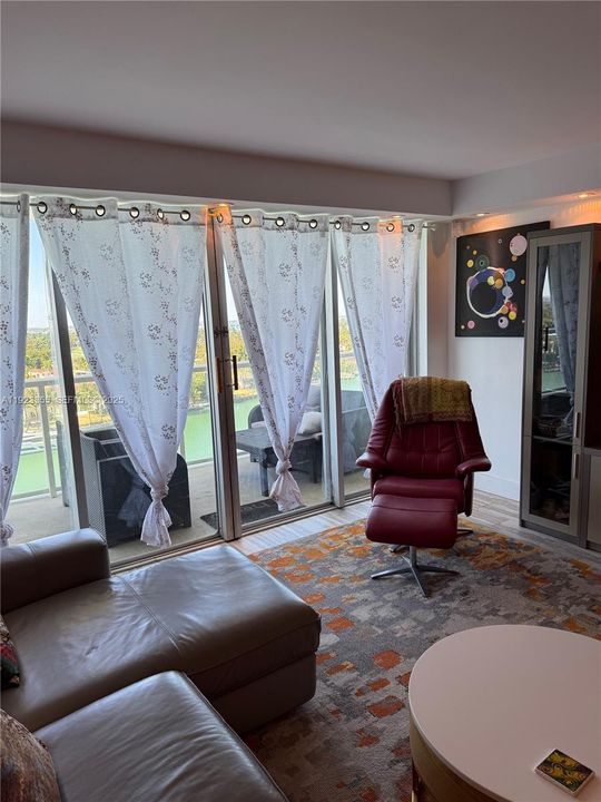 For Sale: $575,000 (2 beds, 2 baths, 1442 Square Feet)