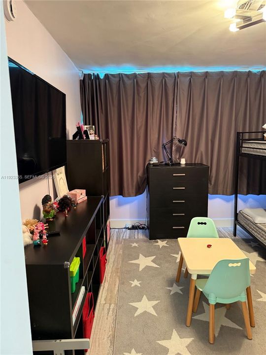 For Sale: $575,000 (2 beds, 2 baths, 1442 Square Feet)