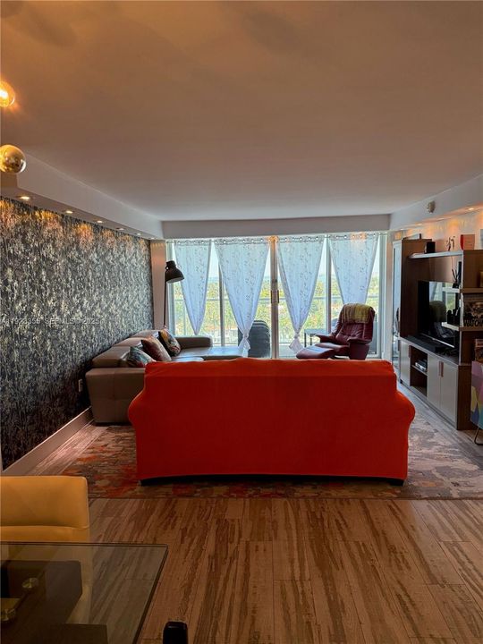 For Sale: $575,000 (2 beds, 2 baths, 1442 Square Feet)