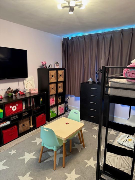 For Sale: $575,000 (2 beds, 2 baths, 1442 Square Feet)