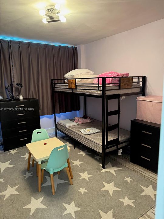 For Sale: $575,000 (2 beds, 2 baths, 1442 Square Feet)