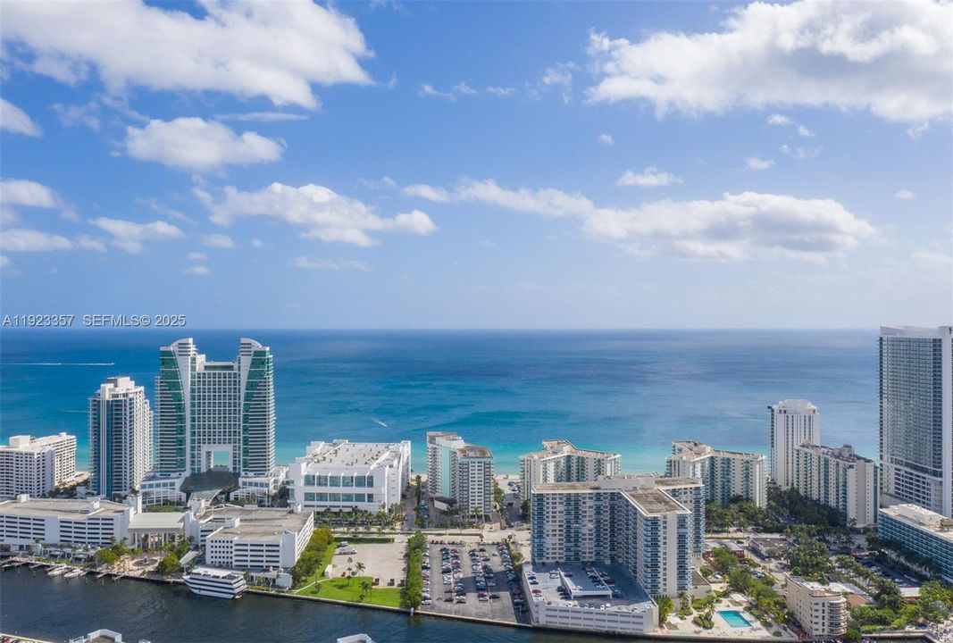 For Rent: $4,700 (2 beds, 2 baths, 1331 Square Feet)