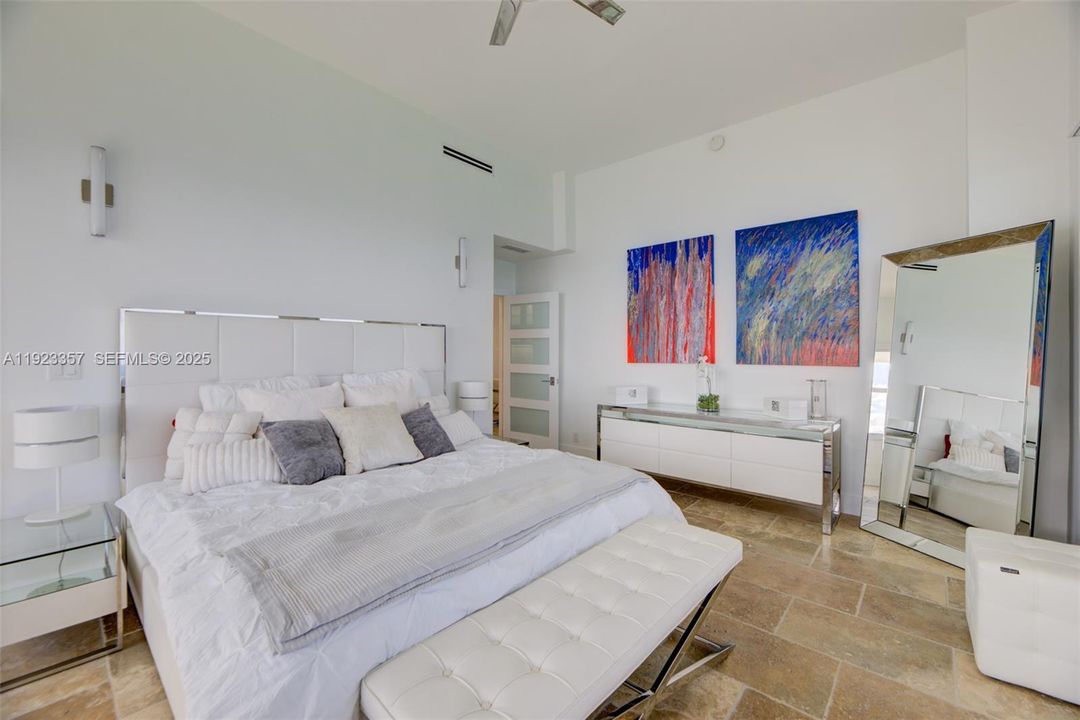 For Rent: $4,700 (2 beds, 2 baths, 1331 Square Feet)