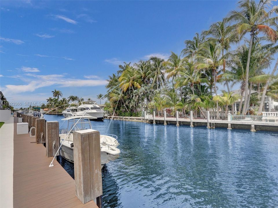 For Sale: $499,000 (2 beds, 2 baths, 1107 Square Feet)