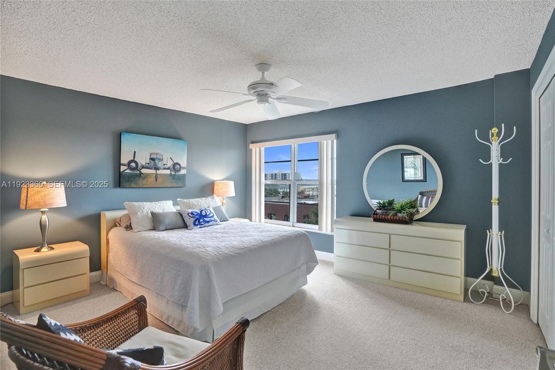 For Sale: $499,000 (2 beds, 2 baths, 1107 Square Feet)