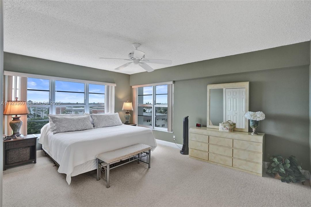 For Sale: $499,000 (2 beds, 2 baths, 1107 Square Feet)