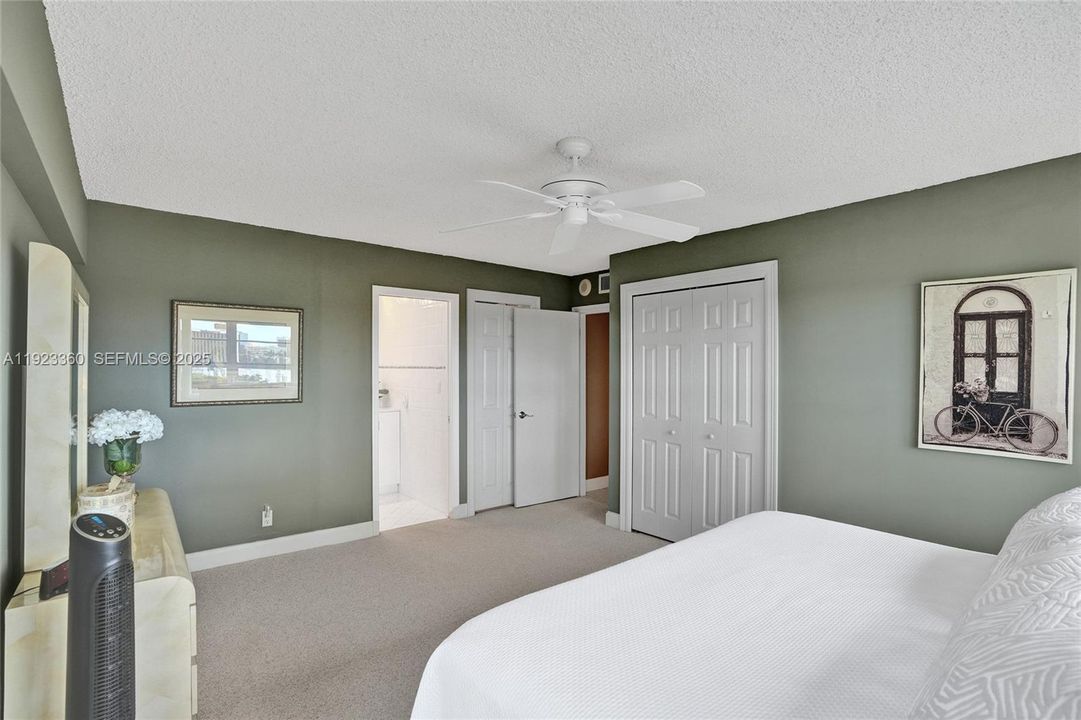 For Sale: $499,000 (2 beds, 2 baths, 1107 Square Feet)