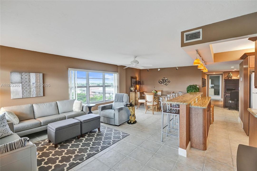 For Sale: $499,000 (2 beds, 2 baths, 1107 Square Feet)