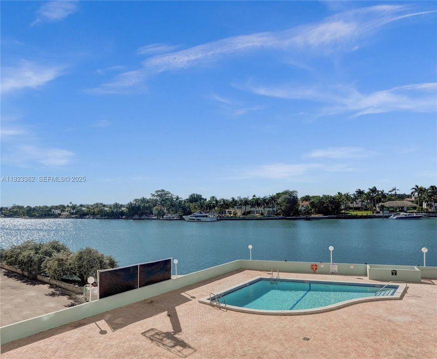 For Rent: $3,600 (2 beds, 2 baths, 1208 Square Feet)