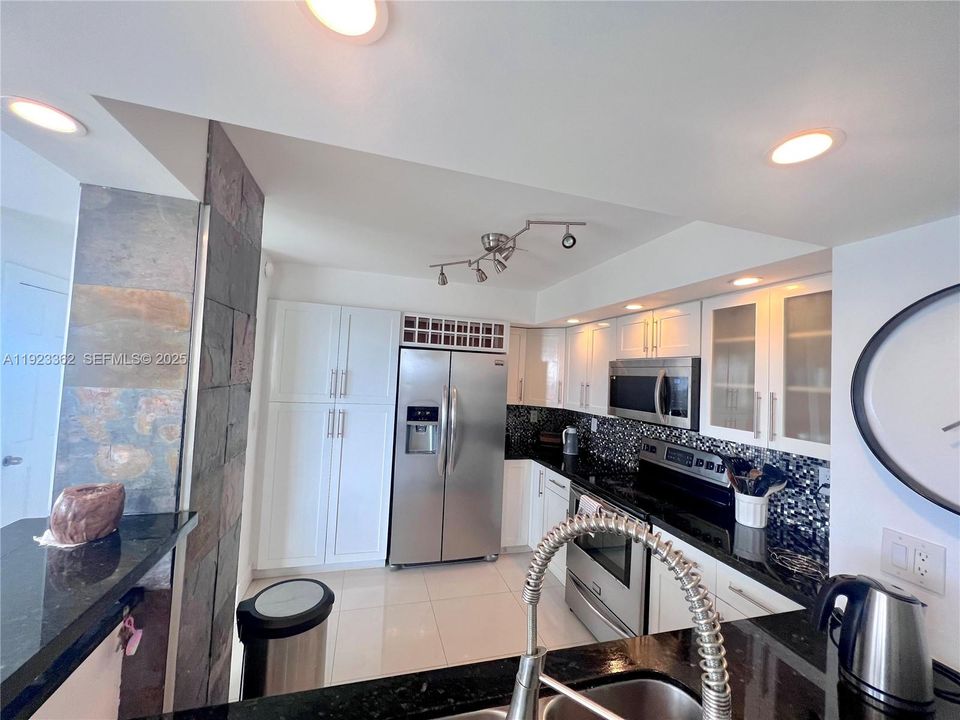 For Rent: $3,600 (2 beds, 2 baths, 1208 Square Feet)
