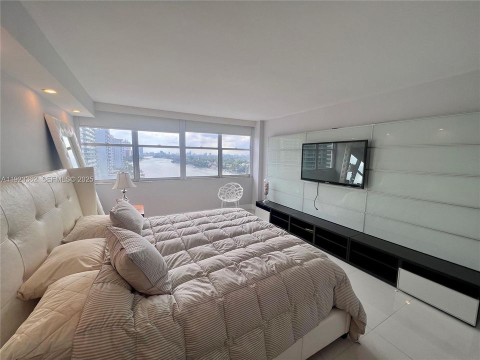 For Rent: $3,600 (2 beds, 2 baths, 1208 Square Feet)