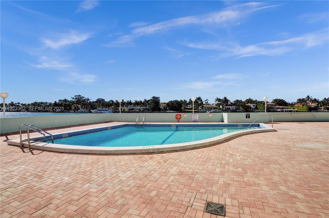 For Rent: $3,600 (2 beds, 2 baths, 1208 Square Feet)