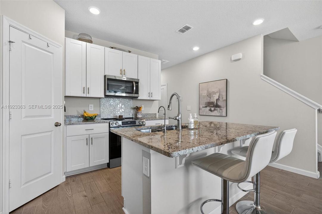 For Sale: $419,900 (3 beds, 2 baths, 1475 Square Feet)