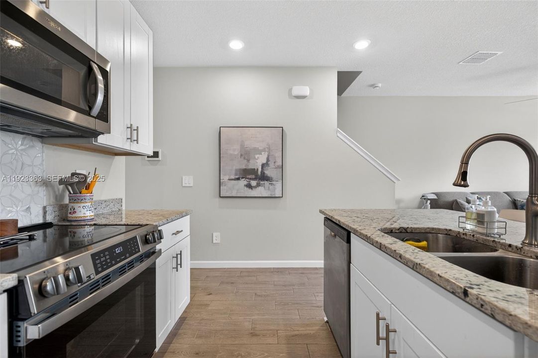 For Sale: $419,900 (3 beds, 2 baths, 1475 Square Feet)