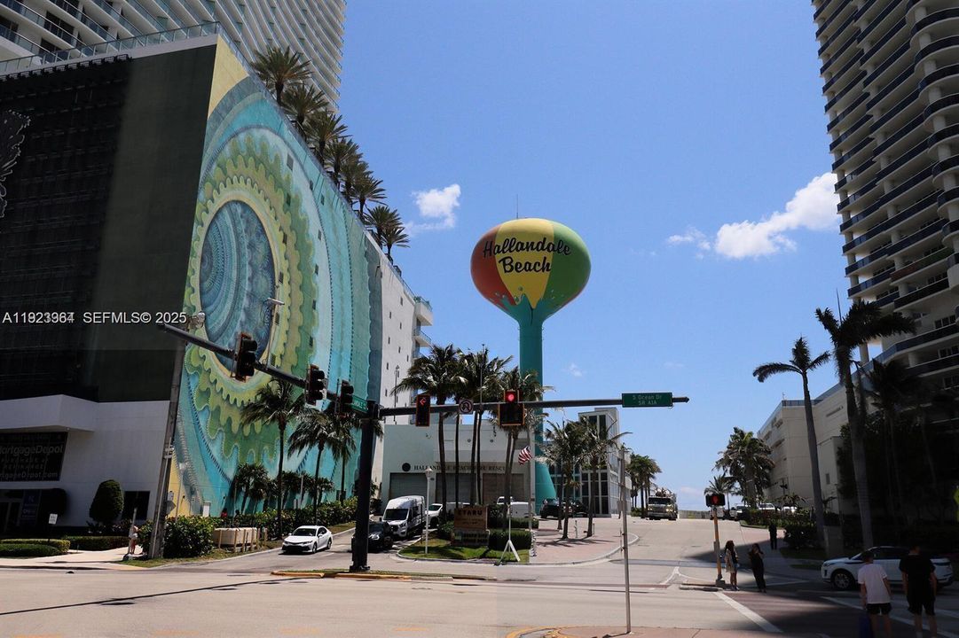 For Rent: $2,000 (1 beds, 1 baths, 875 Square Feet)