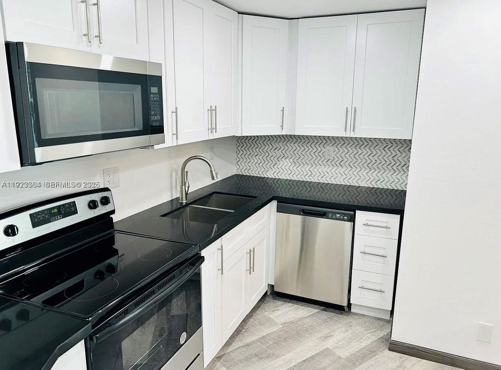 For Rent: $2,000 (1 beds, 1 baths, 875 Square Feet)