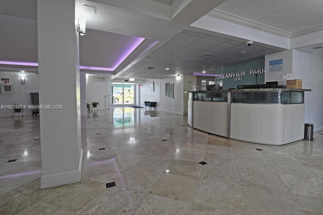 For Rent: $2,000 (1 beds, 1 baths, 875 Square Feet)