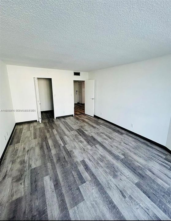 For Rent: $2,000 (1 beds, 1 baths, 875 Square Feet)