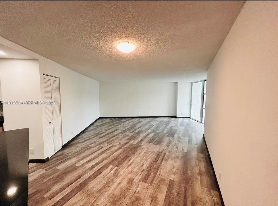 For Rent: $2,000 (1 beds, 1 baths, 875 Square Feet)