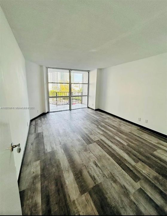 For Rent: $2,000 (1 beds, 1 baths, 875 Square Feet)
