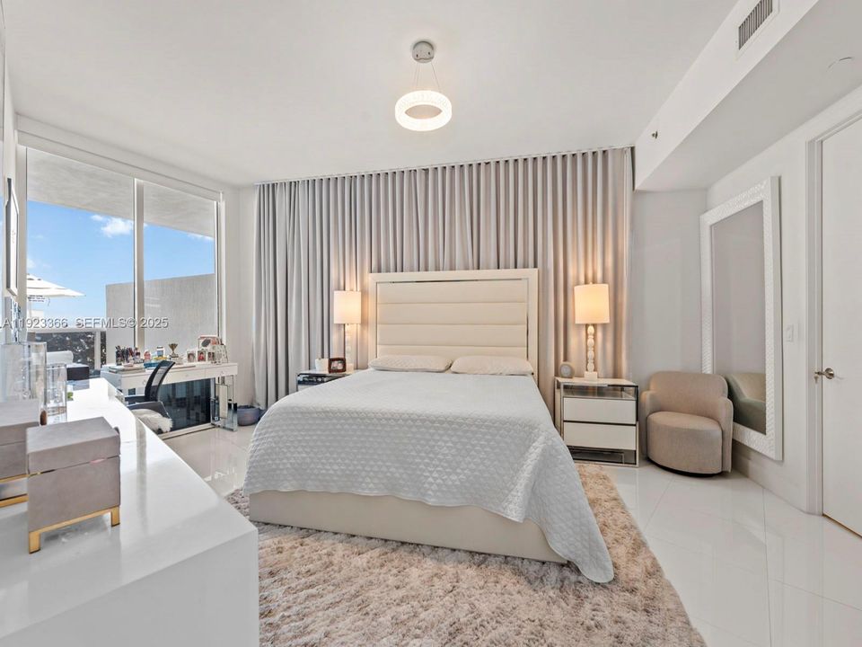 For Sale: $1,400,000 (2 beds, 2 baths, 1847 Square Feet)