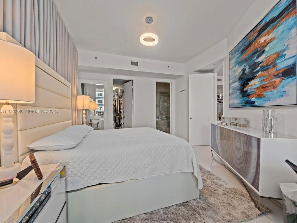 For Sale: $1,400,000 (2 beds, 2 baths, 1847 Square Feet)