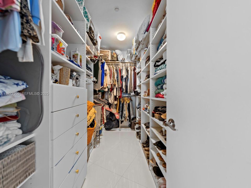 For Sale: $1,400,000 (2 beds, 2 baths, 1847 Square Feet)