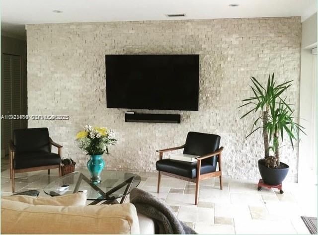 For Rent: $6,995 (4 beds, 3 baths, 1720 Square Feet)