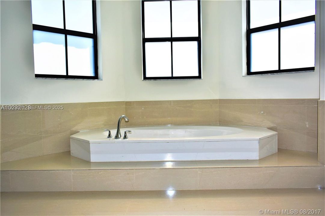 For Rent: $5,600 (4 beds, 4 baths, 2878 Square Feet)