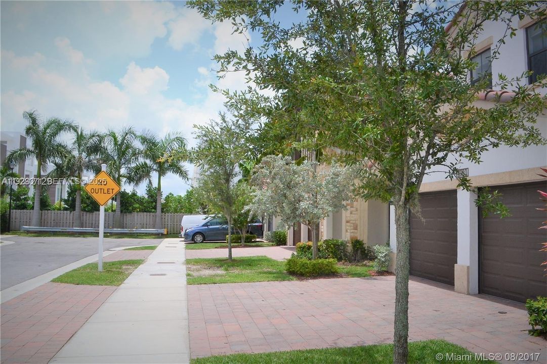 For Rent: $5,600 (4 beds, 4 baths, 2878 Square Feet)