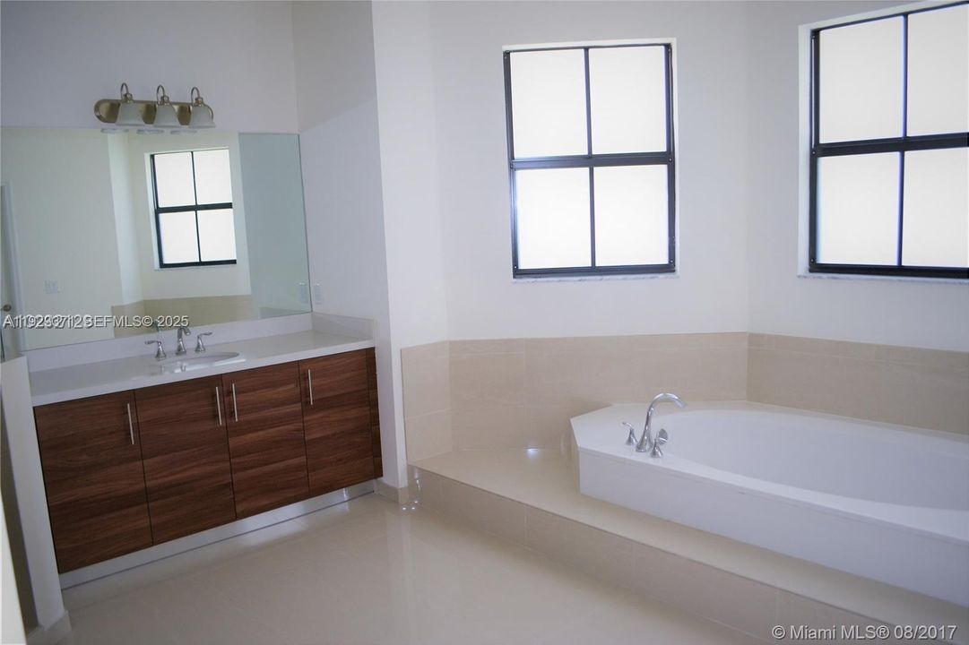 For Rent: $5,600 (4 beds, 4 baths, 2878 Square Feet)