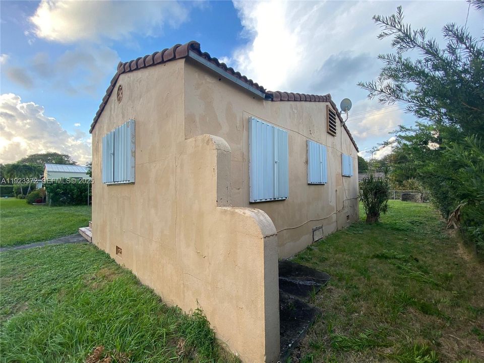 待售: $749,500 (0.23 acres)