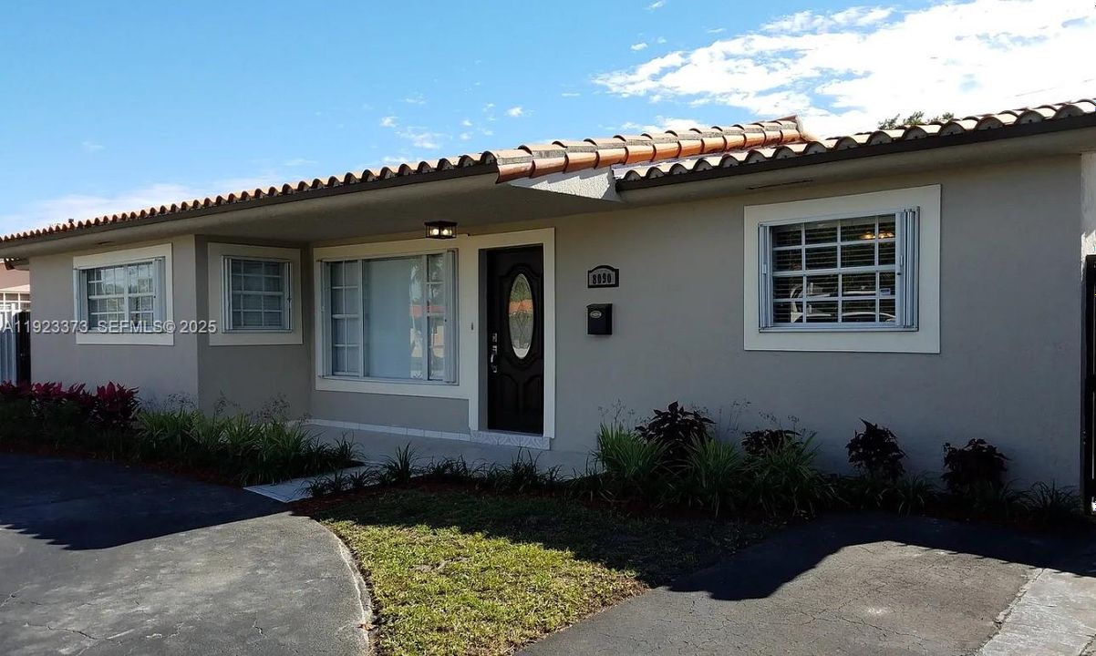 For Sale: $500,000 (3 beds, 2 baths, 1219 Square Feet)