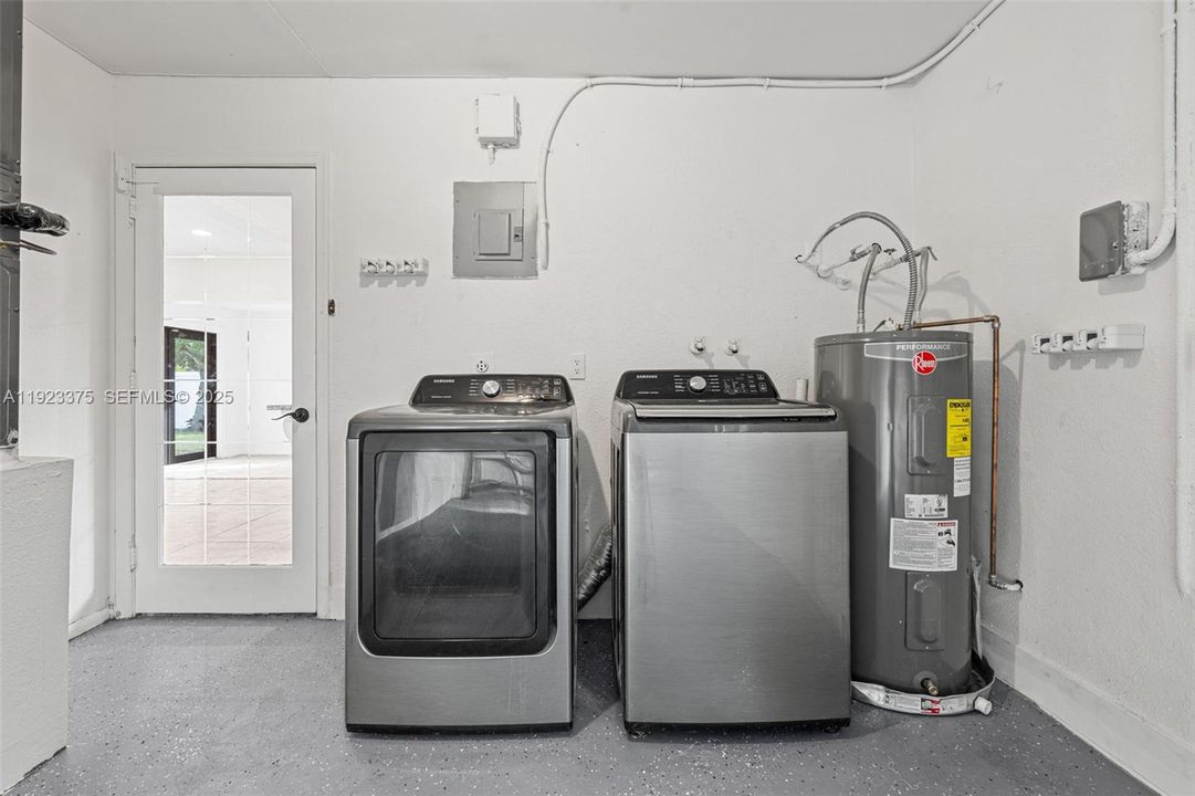 待售: $549,900 (4 贝兹, 2 浴室, 1922 平方英尺)