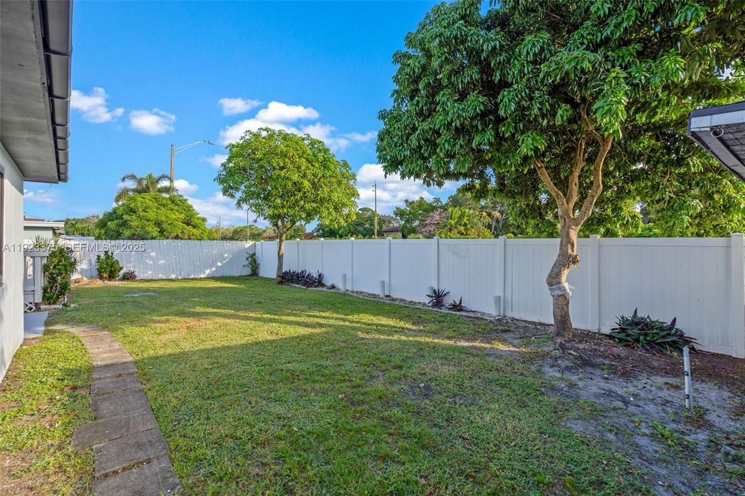 待售: $549,900 (4 贝兹, 2 浴室, 1922 平方英尺)