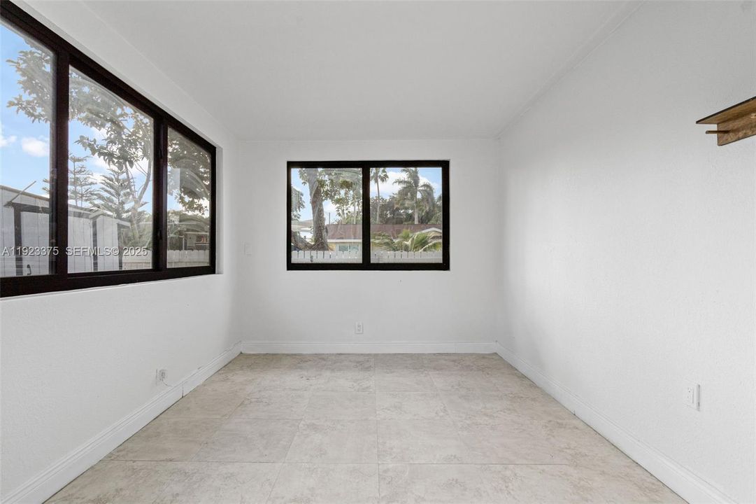 待售: $549,900 (4 贝兹, 2 浴室, 1922 平方英尺)