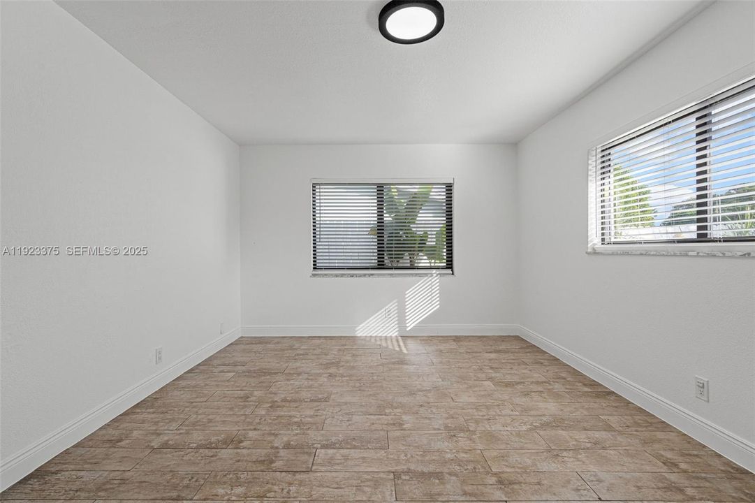 待售: $549,900 (4 贝兹, 2 浴室, 1922 平方英尺)