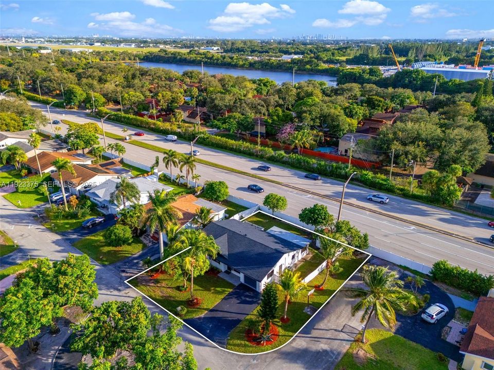 待售: $549,900 (4 贝兹, 2 浴室, 1922 平方英尺)