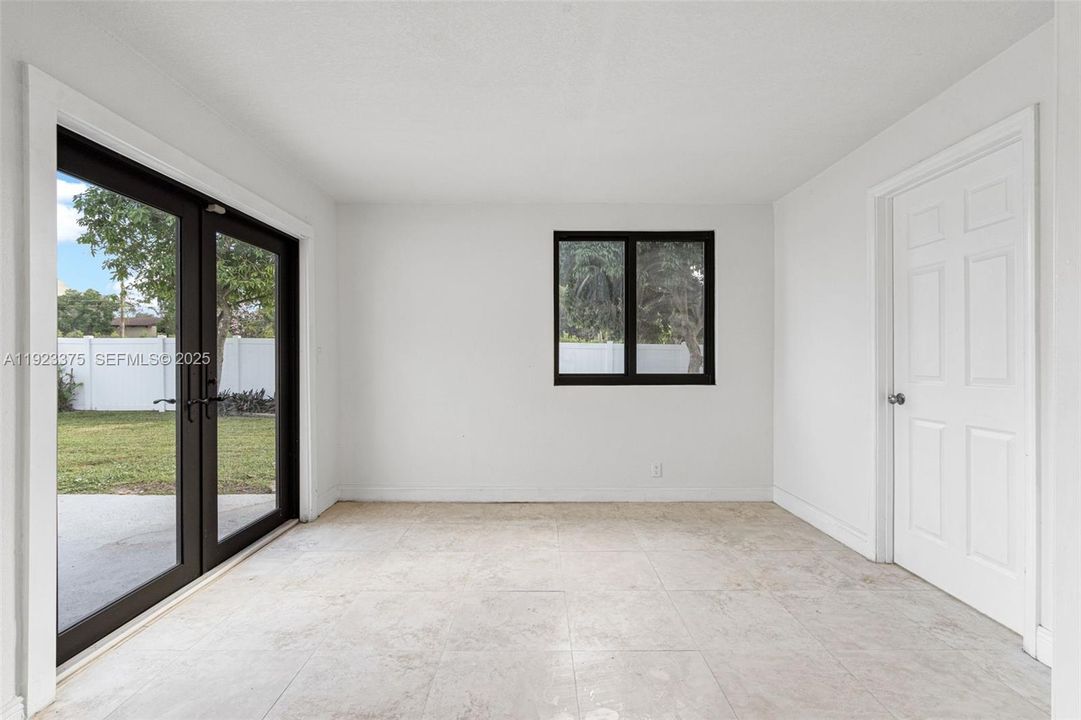 待售: $549,900 (4 贝兹, 2 浴室, 1922 平方英尺)