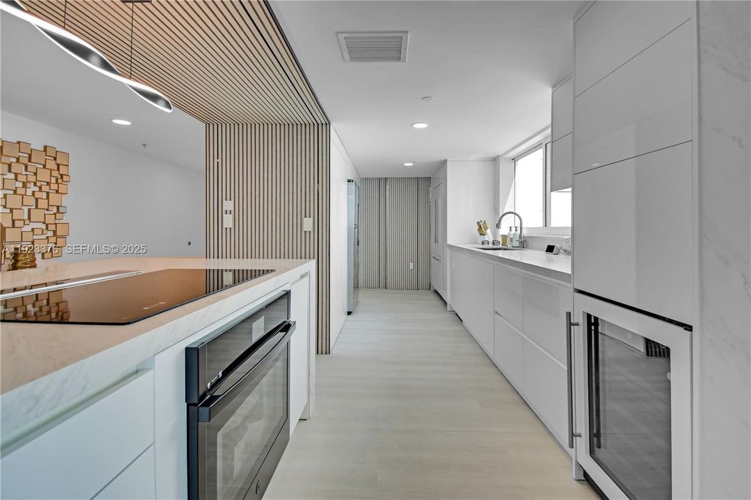 合同活跃: $1,475,000 (3 贝兹, 3 浴室, 2189 平方英尺)