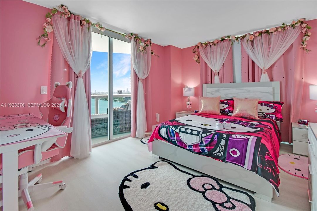 合同活跃: $1,475,000 (3 贝兹, 3 浴室, 2189 平方英尺)