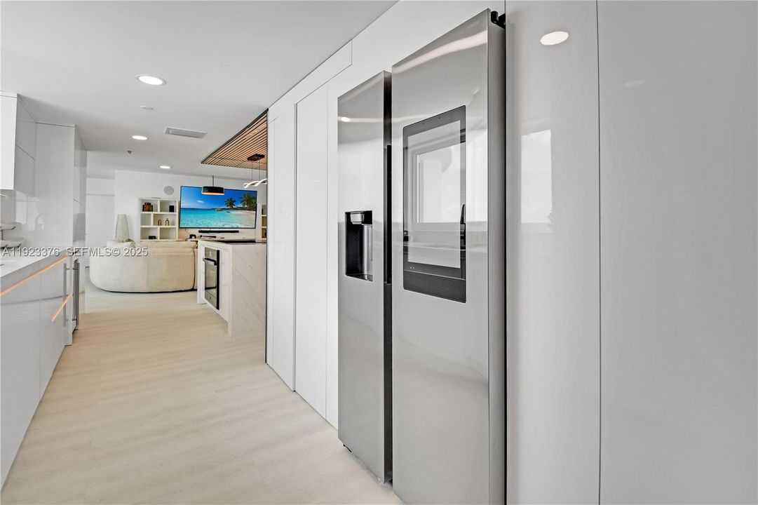 合同活跃: $1,475,000 (3 贝兹, 3 浴室, 2189 平方英尺)