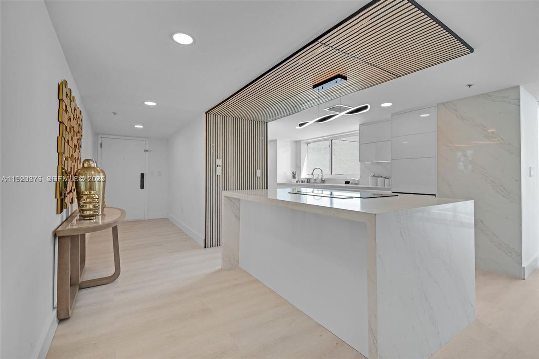 合同活跃: $1,475,000 (3 贝兹, 3 浴室, 2189 平方英尺)