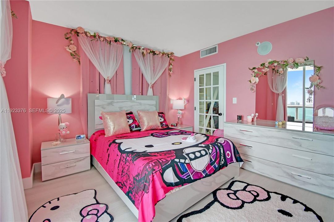 合同活跃: $1,475,000 (3 贝兹, 3 浴室, 2189 平方英尺)