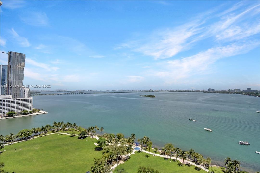 合同活跃: $1,475,000 (3 贝兹, 3 浴室, 2189 平方英尺)