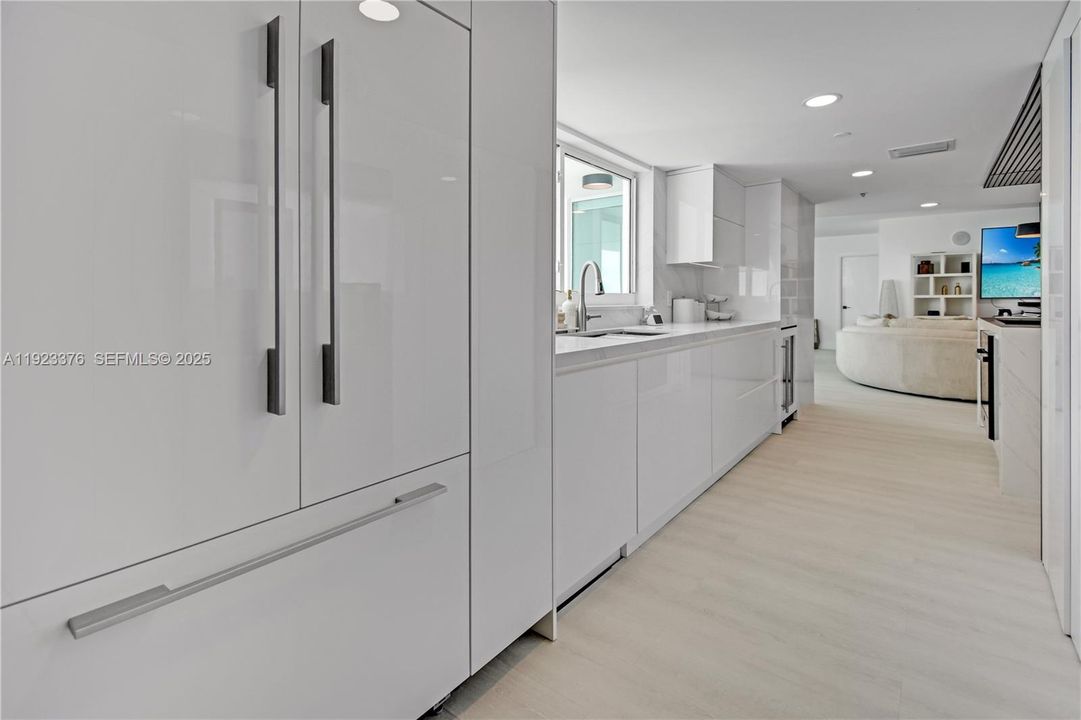 合同活跃: $1,475,000 (3 贝兹, 3 浴室, 2189 平方英尺)